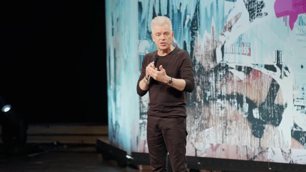 Bild 1 von 7: Michael Mittermeier live auf der Bühne im Circus Krone.