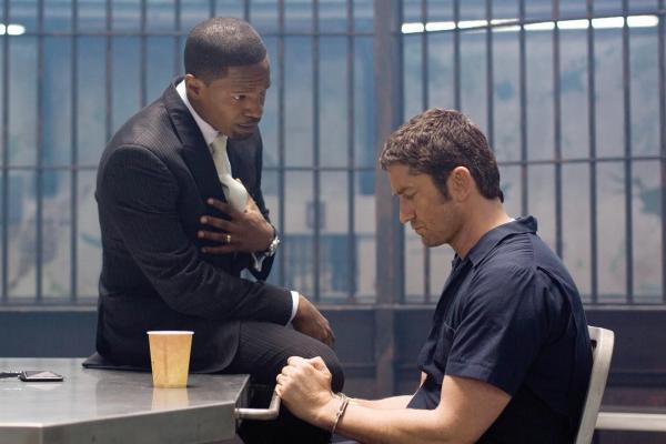 Bild 1 von 18: Staatsanwalt Nick Rice (Jamie Foxx, l.) kommt bei Shelton (Gerard Butler, r.) an die Grenze seines Könnens. Da nimmt der Rächer Nicks Familie ins Visier ...