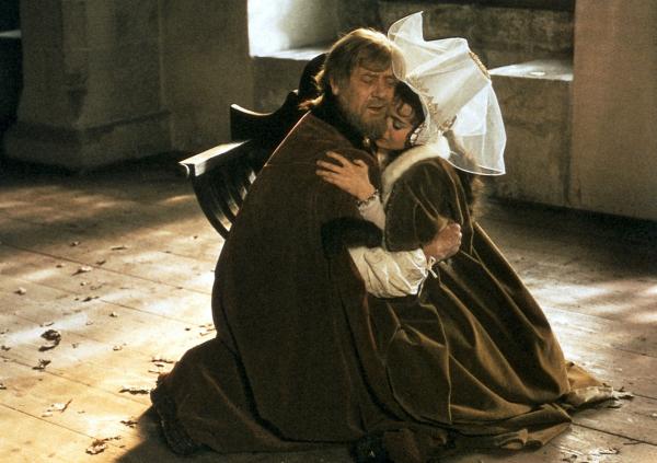 Bild 1 von 8: König Pravoslav (Karol Machata) ist hocherfreut, seine Tochter, Prinzessin Maruschka (Libuse Safránková) wiederzusehen.