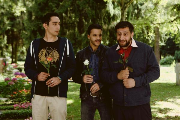 Bild 1 von 4: (v.l.n.r.) Mesut Yildiz (Ekrem Bora); Celal Yildiz (Kostja Ullmann); Sami Yildiz (Kida Khodr Ramadan)