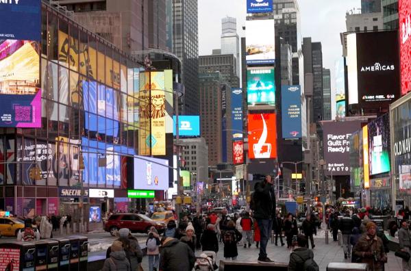 Bild 1 von 1: 1925 verbrachte Wladimir Majakowski mehrere Monate in den USA und hielt in ?Meine Entdeckung Amerikas? seine Eindrücke fest. Er schrieb ? wenngleich fasziniert von New York City ? über soziale Ungerechtigkeit, Rassismus und Entmenschlichung.