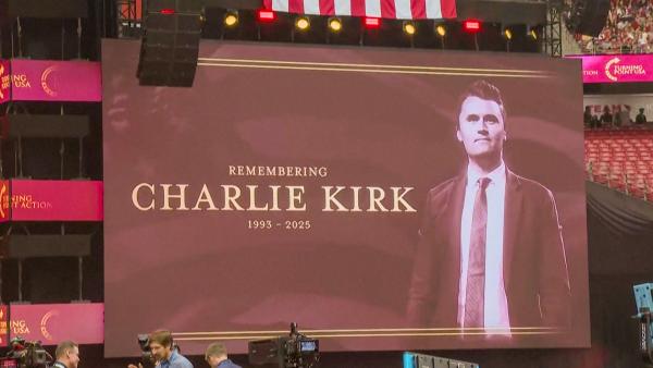 Bild 1 von 8: Am 10. September 2025 treibt das Attentat auf Charlie Kirk einen noch tieferen Keil in die Gesellschaft.