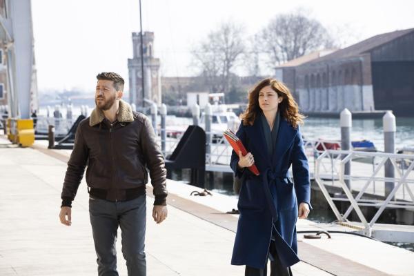 Bild 1 von 24: Daniele Vianello (Alessandro Roja, l.); Elena Zonin (Vittoria Puccini, r.)