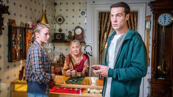 Bild 1 von 7: Im Bild (v.li.): Lieselotte Krieger (Anne Bremer), Doris Kunstmann (Karin Struvel), Malte Thomsen (Ben Bremer).