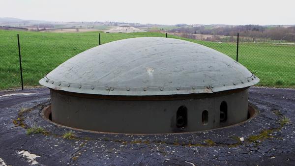 Bild 1 von 4: Typisch für die Maginot-Linie: die kleinen hydraulischen Türme. 150 Stück gab es von ihnen, sie konnten sich um 360 Grad drehen.