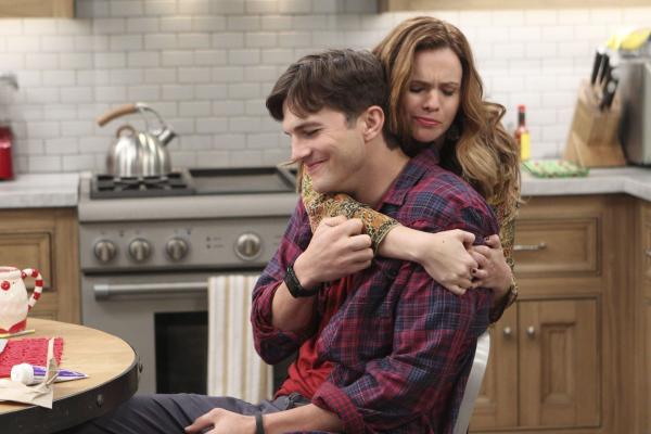 Bild 1 von 21: Jenny (Amber Tamblyn, r.) verbringt eine stürmische Nacht mit der attraktiven Brooke. Jenny ist Feuer und Flamme und möchte gern ein zweites Date, doch ihre Herzdame hat ihr eine falsche Nummer hinterlassen. Walden (Ashton Kutcher, l.) versucht alles, um Brooke zu finden ...