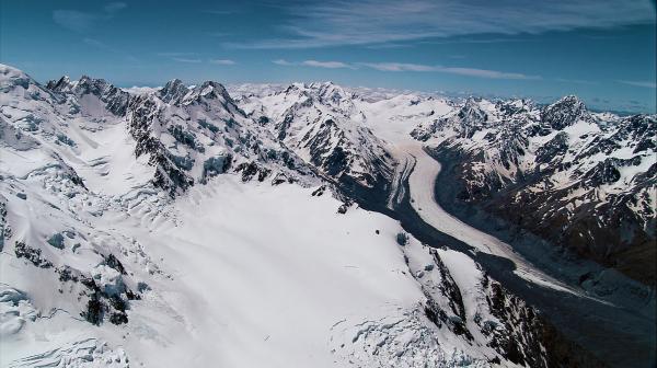 Bild 1 von 4: Die Südalpen erstrecken sich fast über die gesamte Länge der Südinsel.