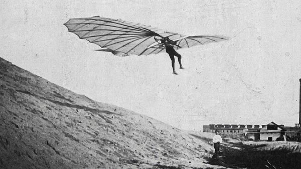 Bild 1 von 6: Der Traum vom Fliegen: Der deutsche Luftfahrt-Pionier Otto Lilienthal hat sich diesen erfüllt.