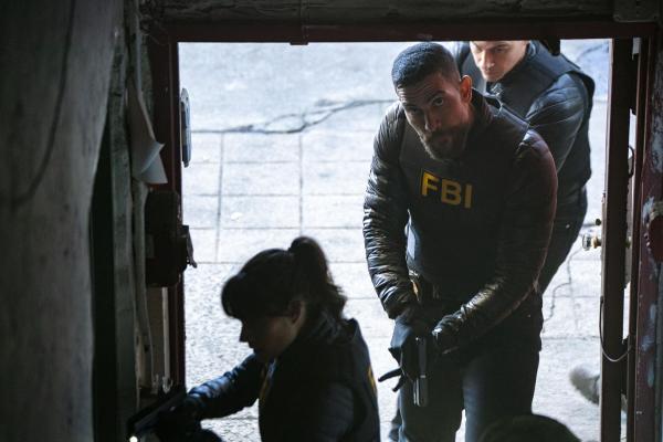 Bild 1 von 6: FBI SA Maggie Bell (Missy Peregrym, l.); FBI SA Omar Adom 'OA' Zidan (Zeeko Zaki, Mitte)