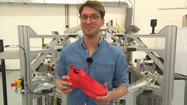 Bild 1 von 8: Covision Media - Franz Tschimben revolutioniert die Produkt-Fotografie mit einem neuen 3D-Scanner.