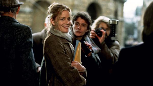 Bild 1 von 4: Dr. Emma Russell (Elisabeth Shue) hat eine wissenschaftliche Formel entwickelt, die die Lösung der Energie- und Umweltprobleme der Welt darstellen könnte..