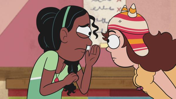 Bild 1 von 3: Saige erzählt Gigi das unglaubliche Gerücht.