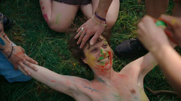 Bild 1 von 1: Zeno (Simon Steinhorst) ist in einen Rave geraten.