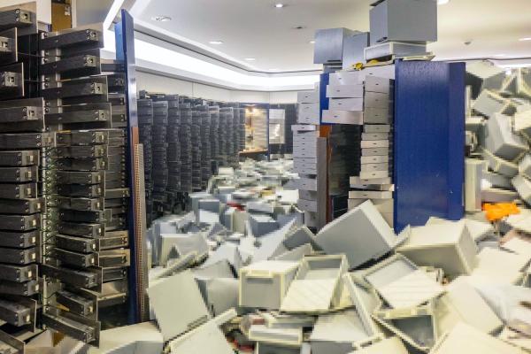 Bild 1 von 3: Mehr als 3000 Schließfächer wurden von den unbekannten Tätern aufgebrochen.