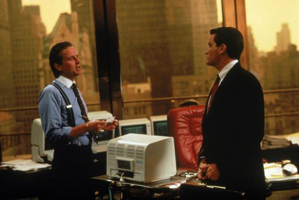 Bild 1 von 7: Gordon Gekko (Michael Douglas, l.); Bud Fox (Charlie Sheen, r.)
