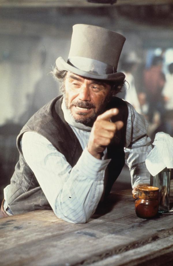 Bild 1 von 4: Hoop (Ernest Borgnine)