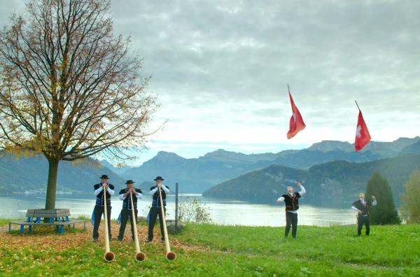 Bild 1 von 3: Das Alphorntrio vom Bärgli am Vierwaldstättersee in der Schweiz