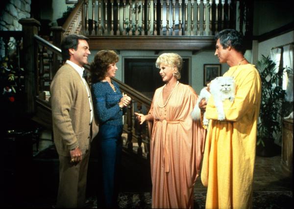 Bild 1 von 11: Jonathan Hart (Robert Wagner, l.); Jennifer Hart (Stefanie Powers, z.v.l.)