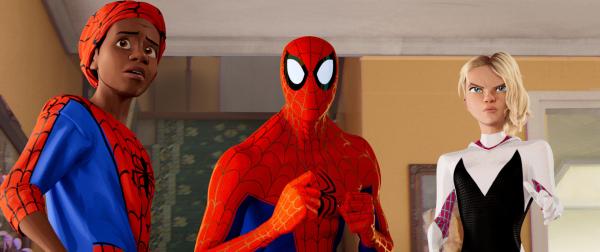 Bild 1 von 8: (v.l.n.r.) Spider-Man / Miles Morales; Spider-Man / Peter B. Parker; Spider-Woman