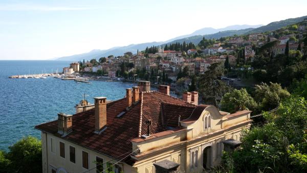 Bild 1 von 4: Bucht am Lungo Mare.