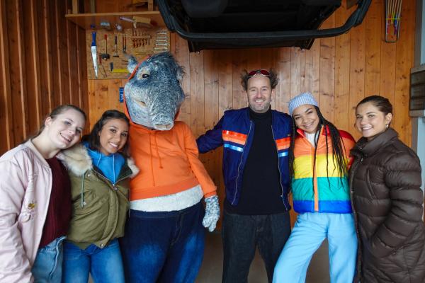 Bild 1 von 6: Bei den TanzAlarm-Kids und Tom steht die Welt Kopf.