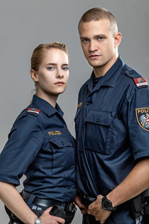 Bild 1 von 33: Im Bild: Cornelia Ivancan (Inspektor Tina Zauner), Michael Steinocher (Sylvester Thaler, Inspektor).