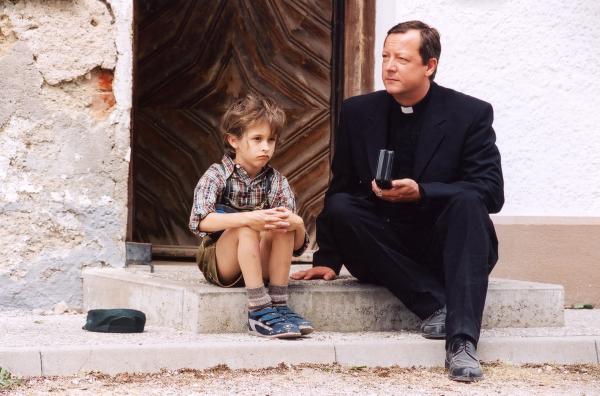 Bild 1 von 19: Von links: Paul (Hayo Bertram) und Leo (Matthias Brandt).