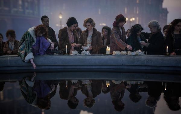 Bild 1 von 8: (v.l.n.r.) Evie Galloway (Eilidh Fisher); Eddie Cobb (Michael Duke); Billie Cassidy (Umi Myers); Violet Davies (Eliza Scanlen); Kate Galloway (Julianne Nicholson)