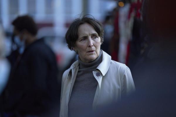 Bild 1 von 6: Emma Chambers (Fiona Shaw)