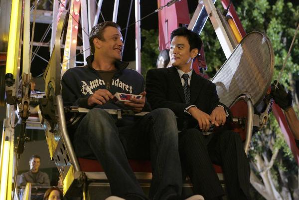 Bild 1 von 20: Barney macht eine schockierende Entdeckung, während Marshall (Jason Segel, l.) sich überlegen muss, ob er ein Jobangebot von Jeff Coatsworth (John Cho, r.) annehmen möchte ...