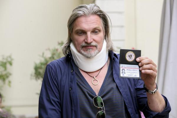 Bild 1 von 24: Im Bild: Stefan Jürgens (Carl Ribarski).