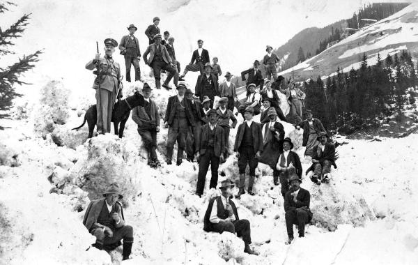 Bild 1 von 21: Im Bild: Lawine 1937.