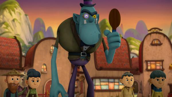 Bild 1 von 6: Ein Oger bietet bei der Versteigerung auf Ömchens Haus.