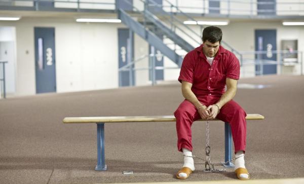 Bild 1 von 19: Um einem Betrüger auf die Schliche zu kommen, bringt sich der ehrgeizige TV-Lokalreporter C.J. Nicholas (Jesse Metcalfe) in große Gefahr. Ihm droht die Todesstrafe ...