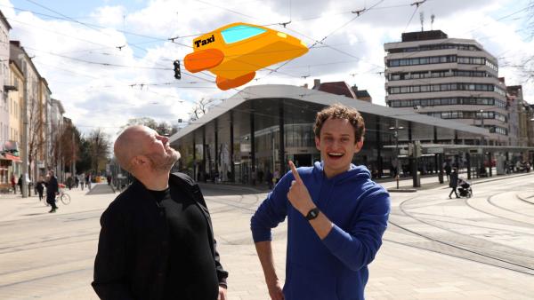 Bild 1 von 6: Mit Zukunftsforscher Stefan klärt Julian (rechts), welche Fortbewegungsmittel in der Zukunft für uns wichtig sind.