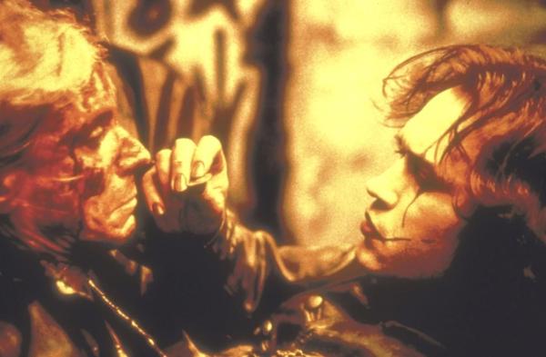 Bild 1 von 8: Gnadenlos jagt Ashe (Vincent Perez, l.) seinen Mörder Curve (Iggy Pop, r.) ...