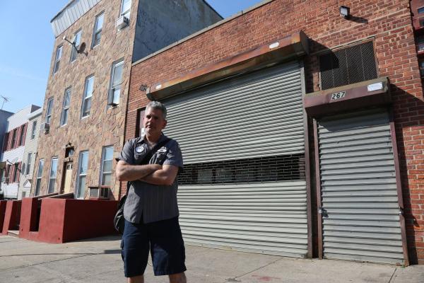 Bild 1 von 3: Alan in Brooklyn