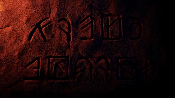 Bild 1 von 2: Runen, die in anderen Teilen der Welt gefunden wurden, interpretierten die Nazis als den Beweis für eine mythische, germanische Hochkultur.