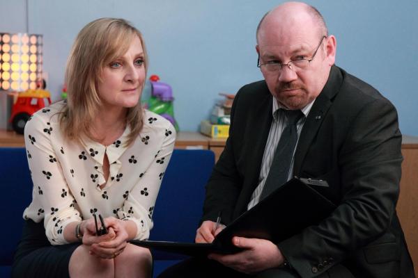 Bild 1 von 8: DC Janet Scott (Lesley Sharp, l.); DC Pete Readyough (Tony Mooney, r.)