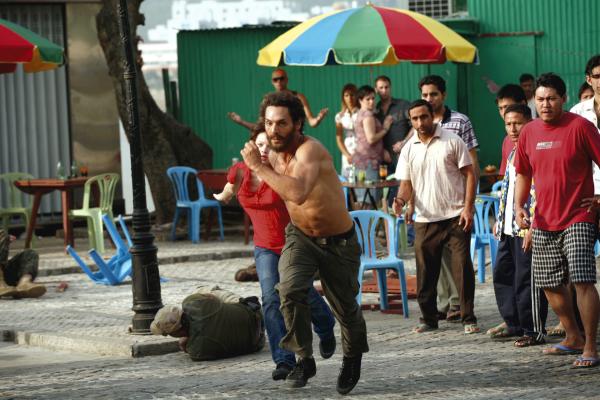 Bild 1 von 15: Largo (Tomer Sisley) und Lea (Mélanie Thierry) sind gemeinsam auf der Flucht.