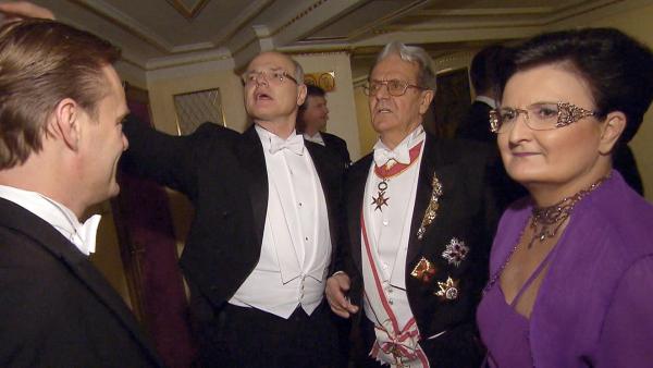 Bild 1 von 8: Im Bild: Opernball Gäste.