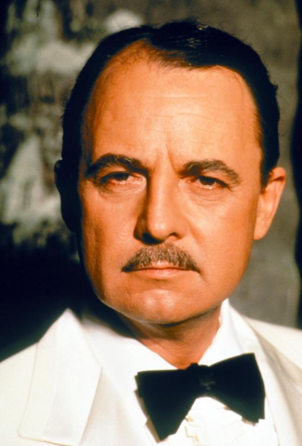 Bild 1 von 9: Hausverwalter Jonathan Higgins (John Hillerman) achtet stets auf Ordnung und korrektes Auftreten ...