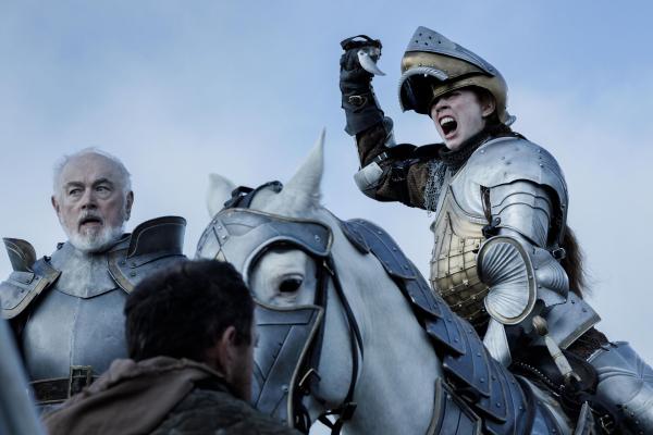 Bild 1 von 5: General Howard (Peter Egan, l.); Katharina von Aragon (Charlotte Hope, r.)