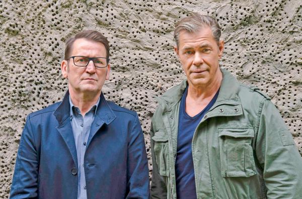 Bild 1 von 16: Im Bild (v.li.): Ingo Naujoks (Lars Englen), Sven Martinek (Finn Kiesewetter).