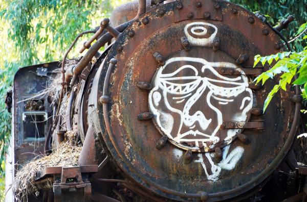 Bild 1 von 4: Sogar den abgelegenen Bahnhof von Myloi haben die Sprayer entdeckt.