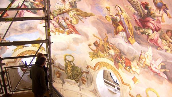 Bild 1 von 11: Im Bild: Elena Holzhausen, Karl Hohenlohe; Karlskirche innen.