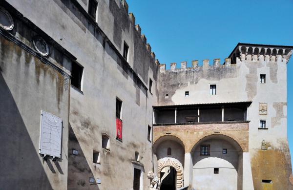 Bild 1 von 4: Blick auf den Palazzo Orsini in Pitigliano