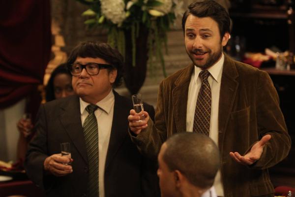 Bild 1 von 10: Frank Reynolds (Danny DeVito, l.); Charlie Kelly (Charlie Day ,r.)