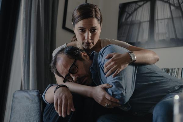 Bild 1 von 6: Lilith (Sheyla Fariña, oben); Jonás (Xosé Manuel Esperante, unten)