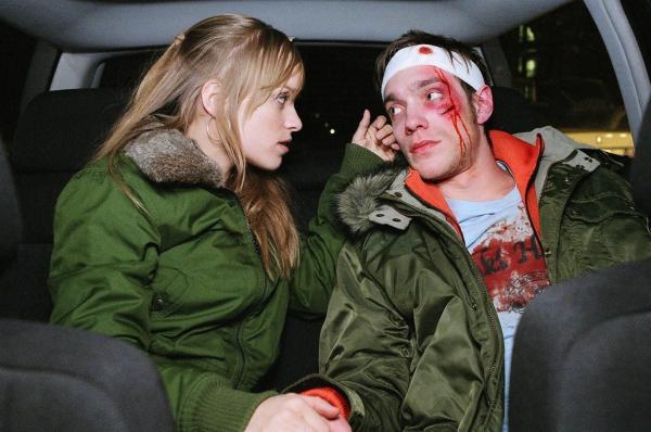 Bild 1 von 20: Sascha (Christoph Luser, r.), der von den Taxifahrern verprügelt wurde, und Andrea (Friederike Kempter, l.) bestreiten energisch, etwas mit dem Tod des Taxifahrers zu tun zu haben. Andrea will, dass Sascha endlich ins Krankenhaus gebracht wird.